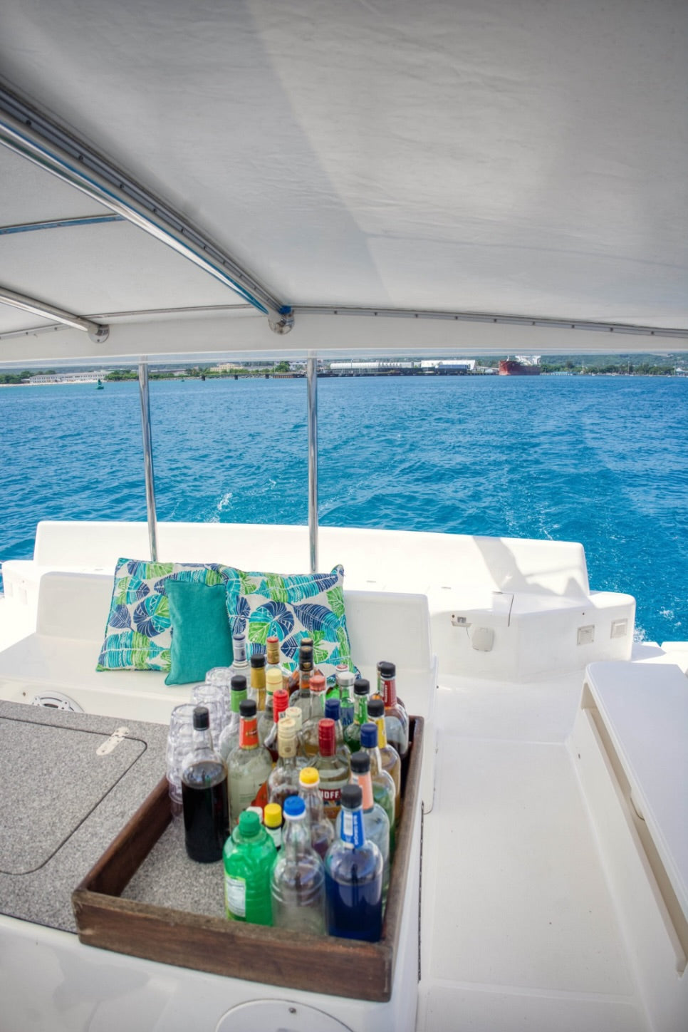 4HR HALF DAY ALL-INCLUSIVE LUXURY PRIVATE PARTY YACHT (1-15 GUESTS)