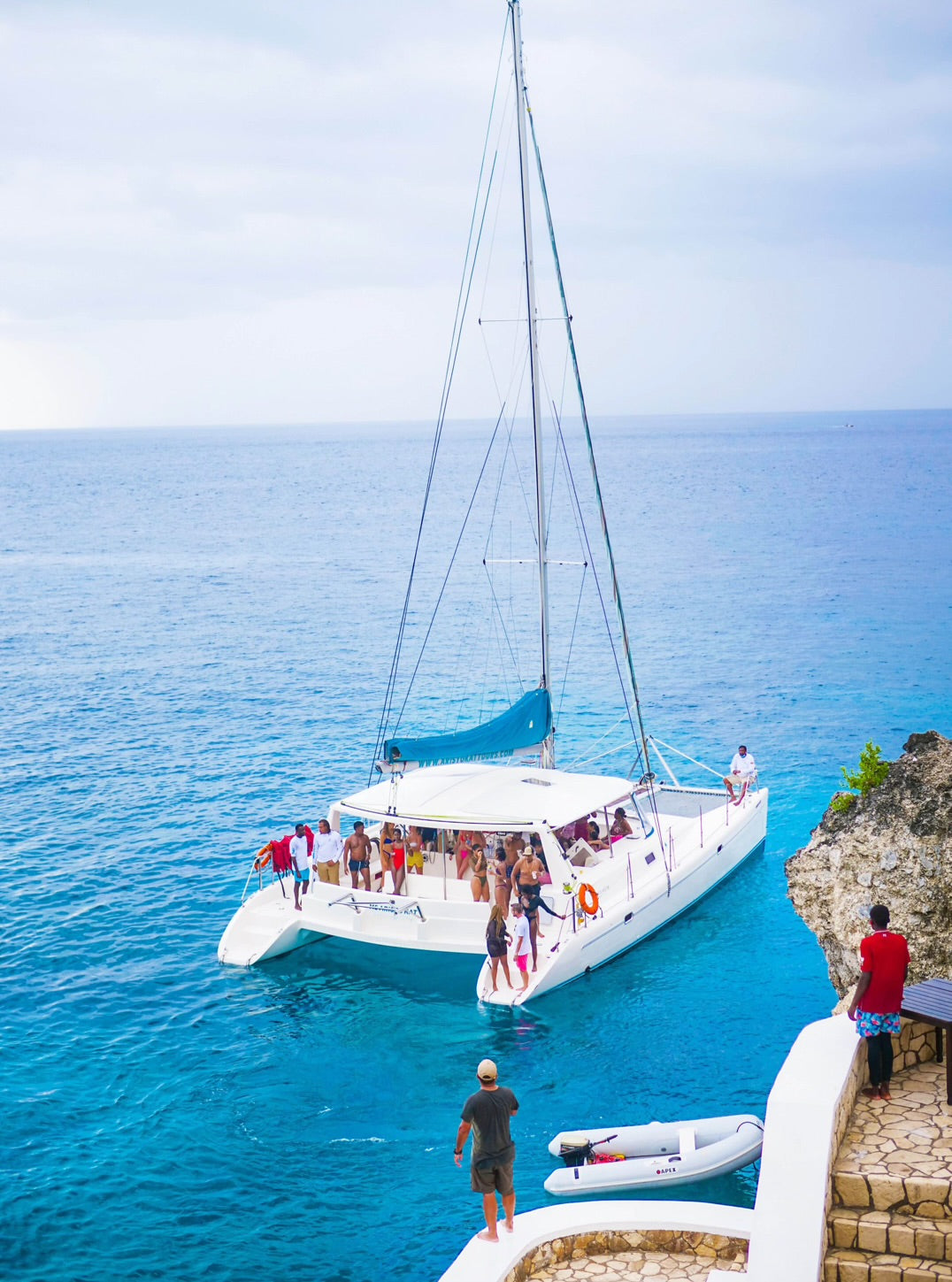 4HR HALF DAY ALL-INCLUSIVE LUXURY PRIVATE PARTY YACHT (1-15 GUESTS)